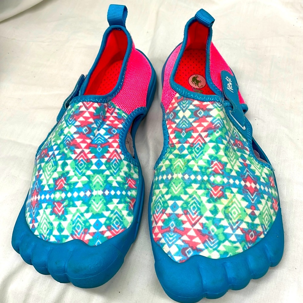 Newtz water shoes  upf ladies sz 7